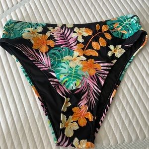 Cupshe High Waisted bathing suit bottoms. Size M. NWT. Tropical Floral print.
